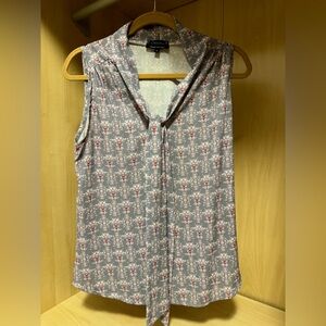 Sleeveless dress top with tie